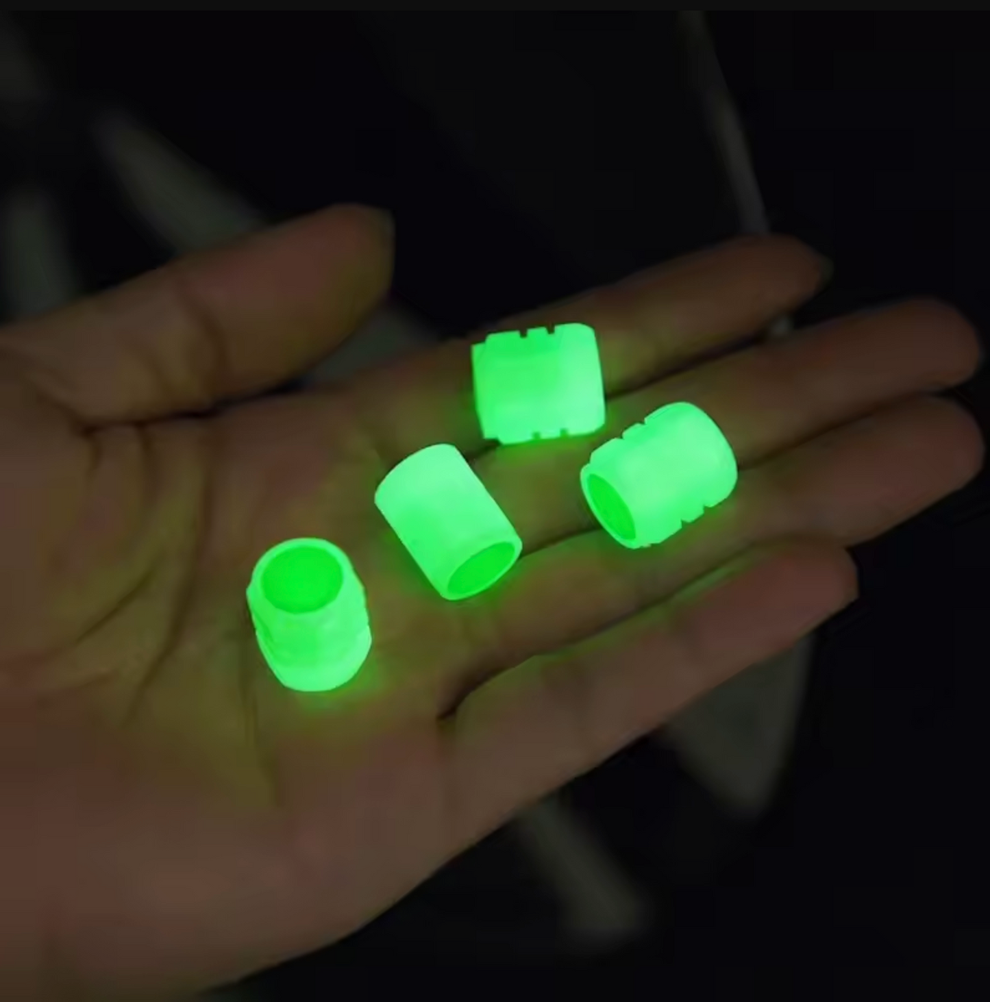 4ks krytky žiaroviek s logom auta (univerzálne)